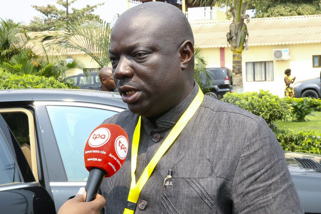 <strong>Businessman Bento Kangamba donates house to young mother with 4 children living on the streets</strong>