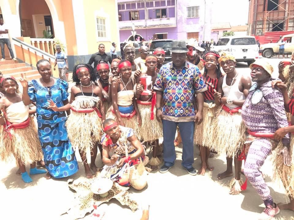 الثقافة تتجاوز الفروق الاجتماعية في هذه الصورة